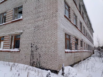Здание штаба с земельным участком, назначение: нежилое, площадью 1123,3 кв. м, этажность 3, в т. ч. подземных 0, кадастровый номер 11:12:0201001:2341, местоположение: Республика Коми, г. Печора, п. Березовка